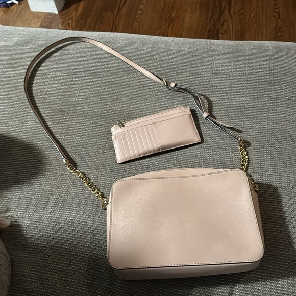 Michael Kors large baby pink crossbody - Picture 2 of 4